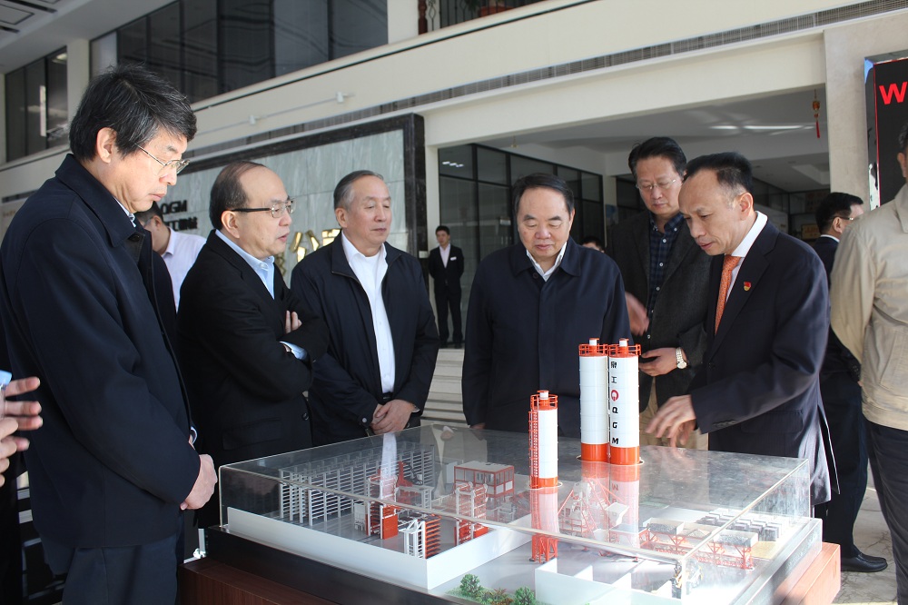 Academician Zhou Ji,former president of the Chinese Academy of Engineering,investigated QGM’s intelligented manufacturing.