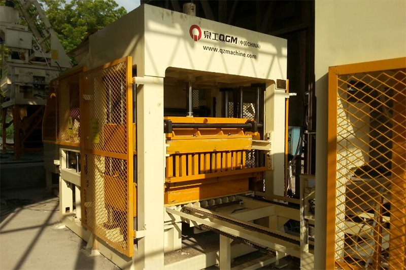 Ghana-QT10 Cement Brick Machine